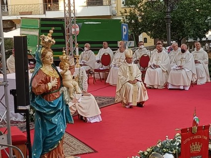 Mons. Serafino Parisi, la prima giornata da vescovo della diocesi di Lamezia